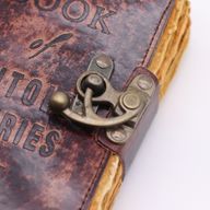 Dicke Notizbücher aus Leder mit Büttenrand (6x4") - Das Buch der unerzählten Geschichten