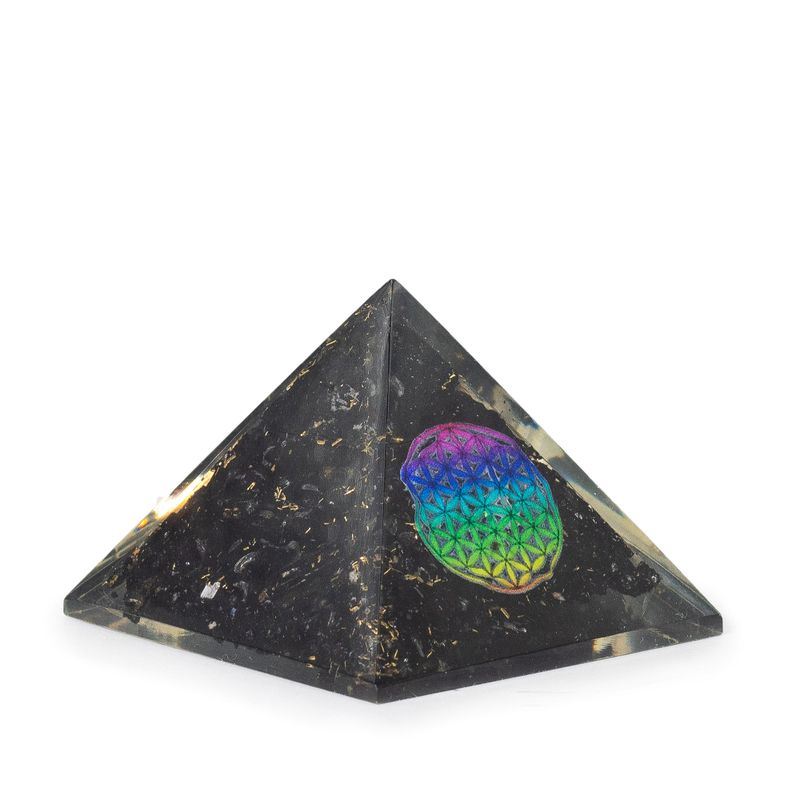 Kleine Organitpyramiden 5,5 x 4,5 cm – Blume des Lebens – Schwarze Turmalinsplitter