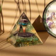 Med Orgonit-Pyramiden 7x6cm - Pendel - Grüne Aventurin-Chips