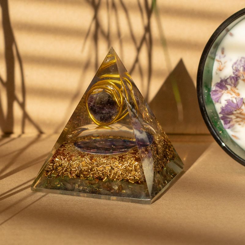 Med Orgonit-Pyramiden 7x6cm - Umwickelter Amethyst - Kupferchips