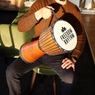 Große Pro-Djembe-Trommel - Freiheitsrhythmus (hoch) - 50 cm (Durchmesser 22 cm)