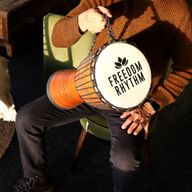 Große Pro-Djembe-Trommel - Freiheitsrhythmus (hoch) - 50 cm (Durchmesser 22 cm)