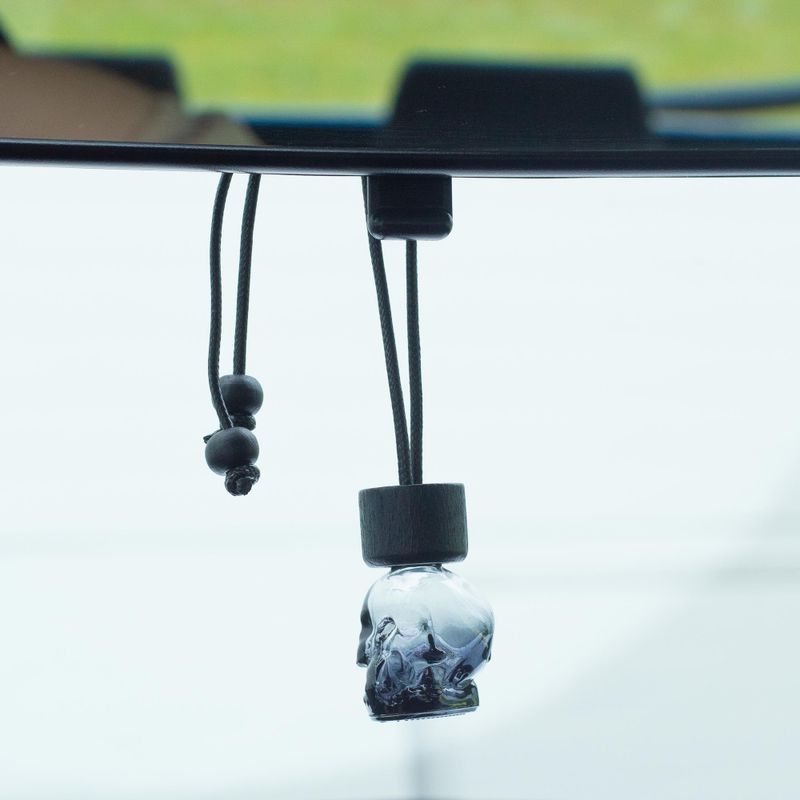 Schwarz – Hängeflaschen für Autodiffusoren – 8 ml – (3 verschiedene Designs x 4)