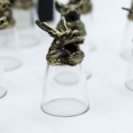 Bottom Up Schnapsgläser (25 ml) – Chinesische Tierkreiszeichen – Antikbronze