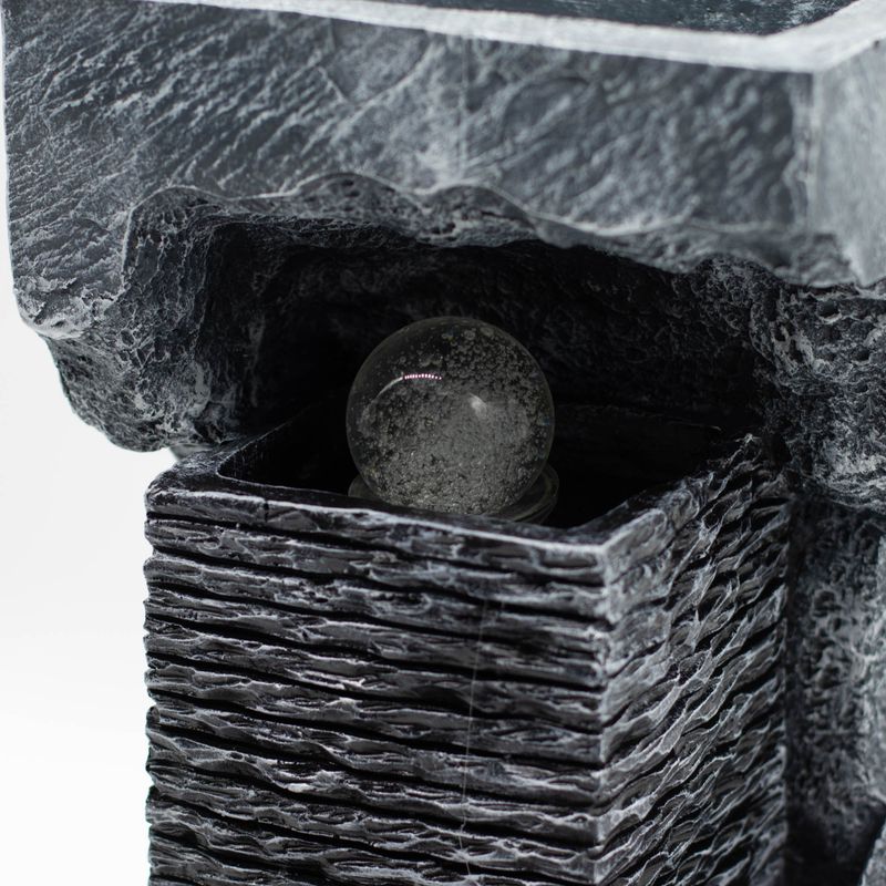 Grandioses Wasserspiel – 24 x 22 x 48 cm – Farbwechselnde Kristallkugel im Felsen