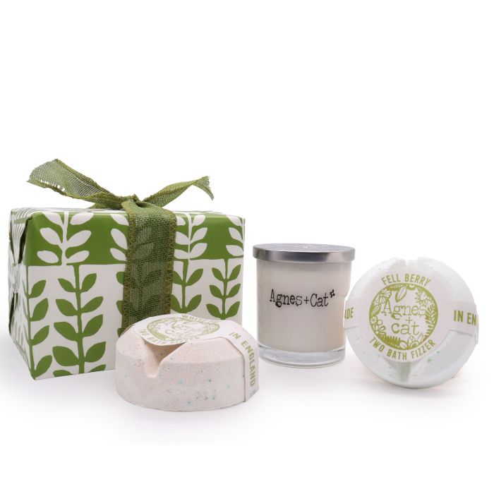 Geschenkbox – Rhabarber (Kerze) + Weiße Feige und Waldbeere (Badebomben)