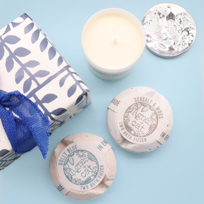 Geschenkbox – Velvety Moon (Kerze) + Windermere & Citrus (Badebombe)