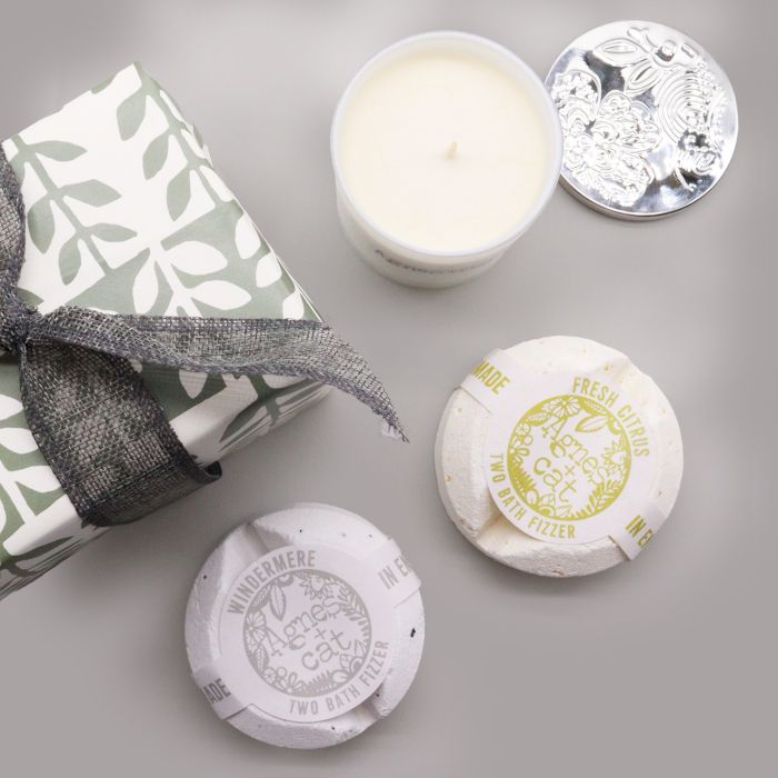 Geschenkbox – Velvety Moon (Kerze) + Windermere & Citrus (Badebombe)