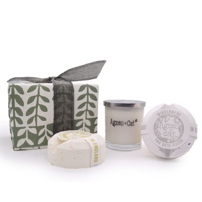 Geschenkbox – Velvety Moon (Kerze) + Windermere & Citrus (Badebombe)
