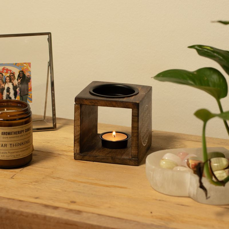Quadratischer Ölbrenner aus Mangoholz - Hamsa