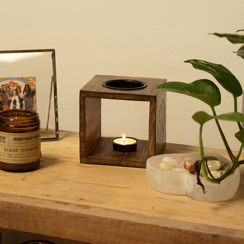 Großer quadratischer Ölbrenner aus Mangoholz – Pentagramm