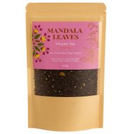 Bio-Chai-Aufguss mit heißer Schokolade