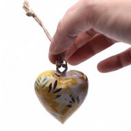 Große Deko-Herzen aus Holz – Gelb mit Blumenmuster (50 Stück) – im Einmachglas