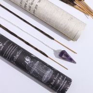 Antike Hexenröhre mit Zaubersprüchen – Räucherstäbchen – Verführung – Amethystpendel