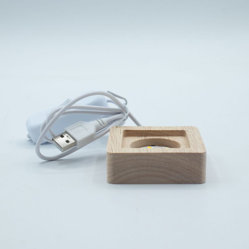 6 cm quadratischer USB-LED-Ständer aus Holz – Kalt-/Warm-/Tageslicht