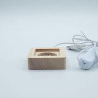 6 cm quadratischer USB-LED-Ständer aus Holz – Mehrfarbig