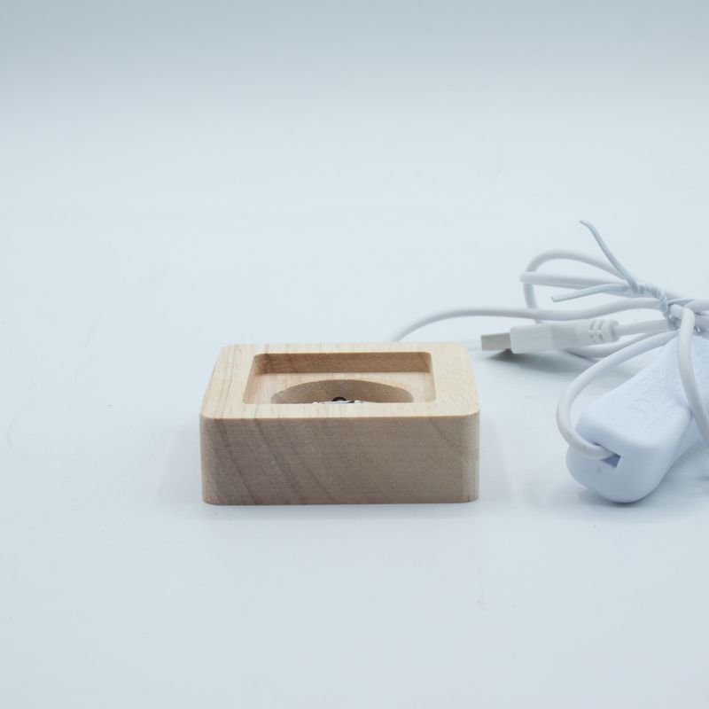 6 cm quadratischer USB-LED-Ständer aus Holz – Mehrfarbig