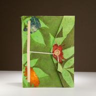 Großes Lokta Notizbuch „Bold Floral“ (21 x 15 cm) – 45 Blatt – inkl. Lesezeichen – Moosgrün