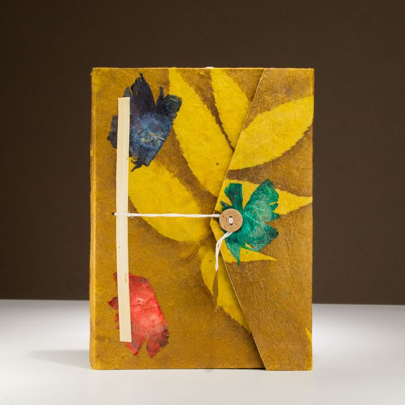 Großes Lokta Bold Floral Notizbuch (21 x 15 cm) – 45 Blatt – inkl. Lesezeichen – Olivgrün