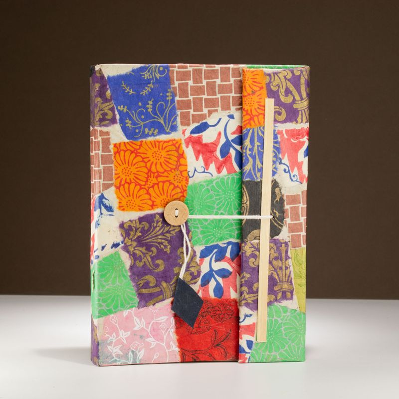 Großes Lokta Patchwork-Notizbuch (21 x 15 cm) – 45 Blatt – inkl. Lesezeichen – Mehrfarbig