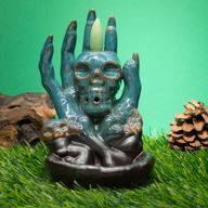 Rückfluss-Räuchergefäß – Totenkopf in der Hand