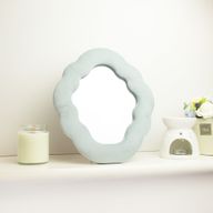 Weiche, geschwungene Spiegel – Wolke – Wolkenblau (41) – 28 x 24 x 2,3 cm