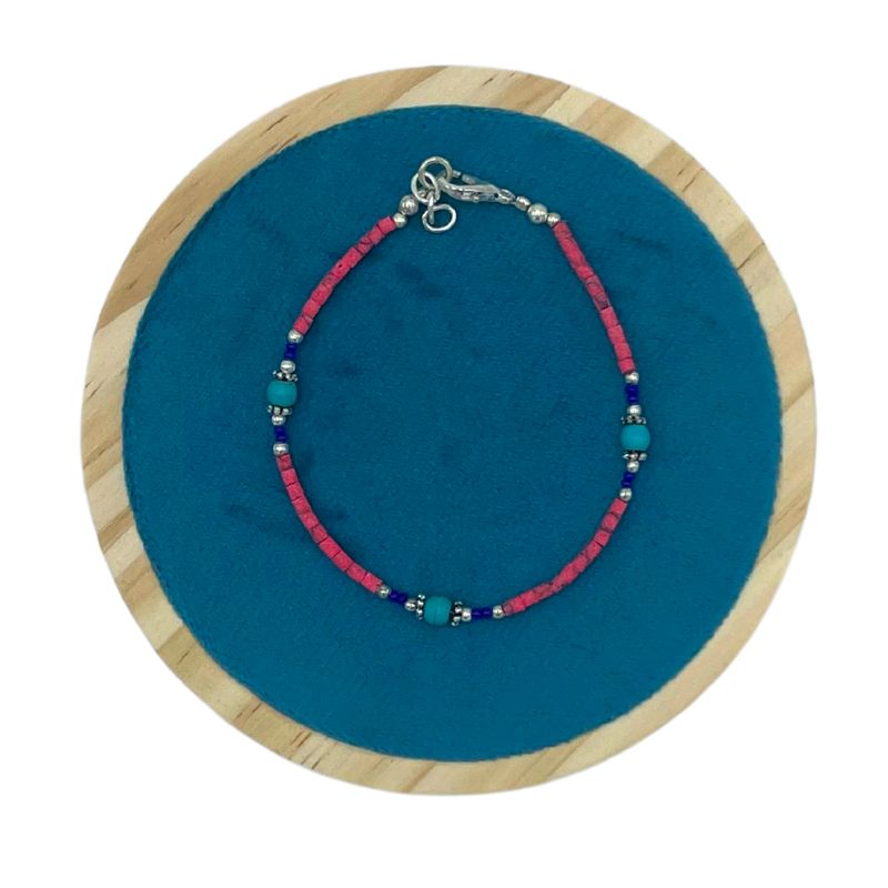 Nepalesisches Armband mit extrafeinen Edelsteinen – rosa Korallen und türkisfarbene Perlen