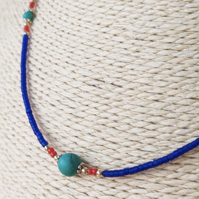Nepalesische Halskette mit extrafeinen Edelsteinen – Blauer Onyx und Lebensbaum