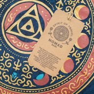 Nomad Sari steinwaschene Baumwoll-T-Shirt - Bleib wild, Mondkind - Blau - Klein