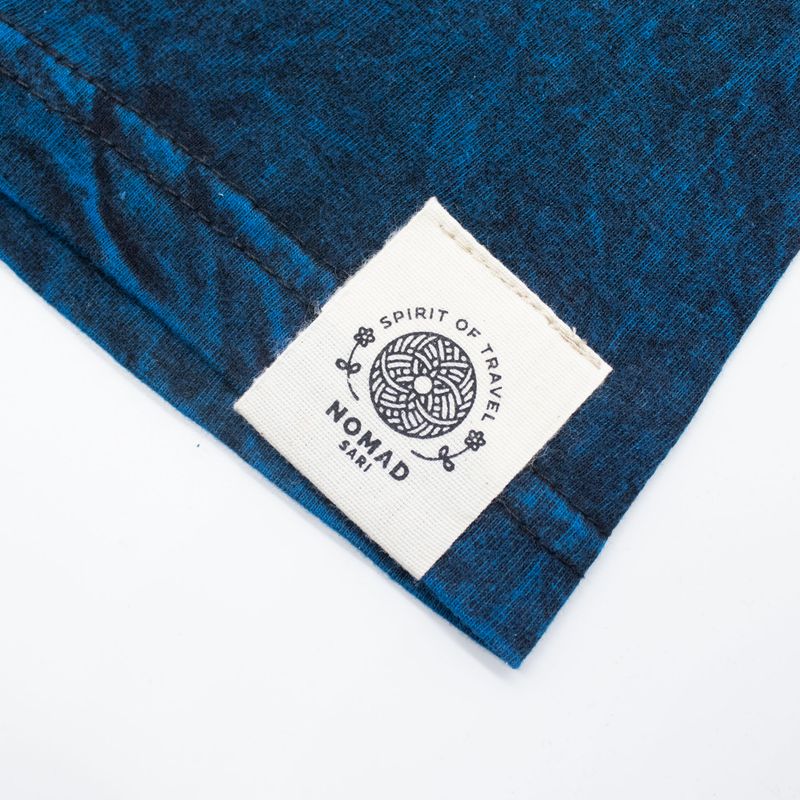 Nomad Sari steinwaschene Baumwoll-T-Shirt - Bleib wild, Mondkind - Blau - Klein