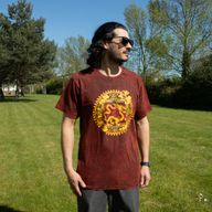 Nomad Sari steingewaschene Baumwoll-T-Shirt - Drachen-Mandala - Burgunderrot - Klein