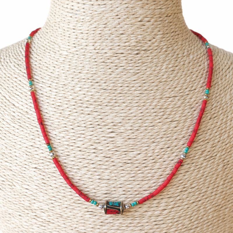 Nepalesische Halskette mit extra feinem Edelstein - Tribal-Perle aus Koralle