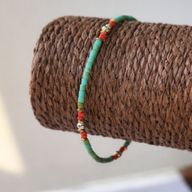 Nepalesisches Armband mit extrafeinen Edelsteinen – Türkis und Stein