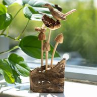 Handgefertigte Parasiten-Holzkunst-Schnitzerei – Vogel und Biene auf Pilzen