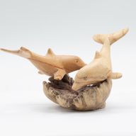 Handgefertigte Parasiten-Holzkunst-Schnitzerei - Delfine beim Spielen