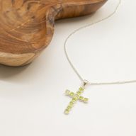 Indische Andachtsanhänger - Versilbert (45 cm Kette) - Peridot-Kreuz