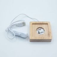 8 cm quadratischer USB-LED-Ständer aus Holz – Mehrfarbig