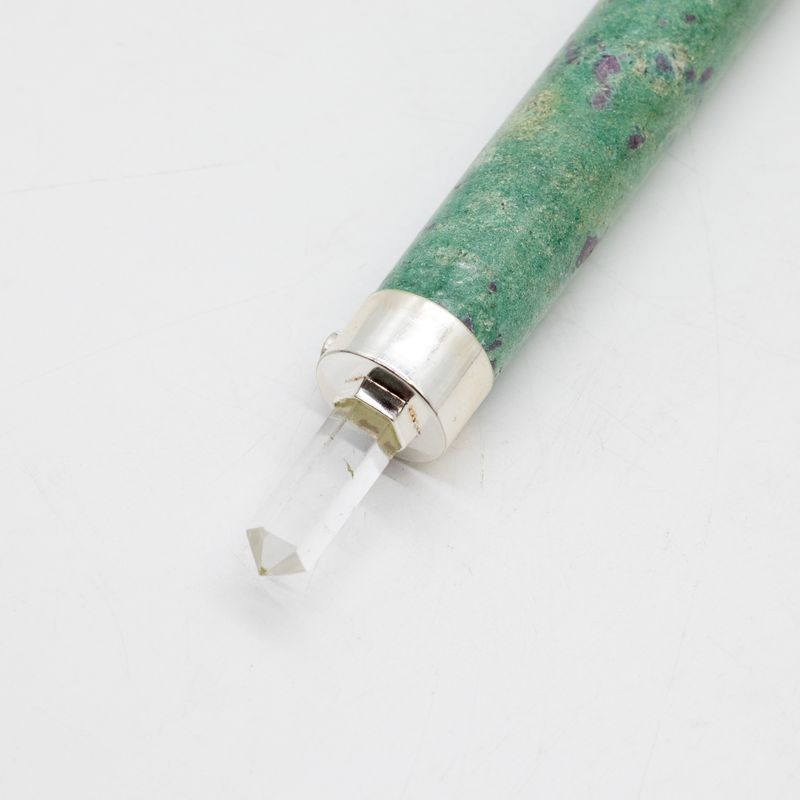 Grüner Herzstab - Rubin-Fuchsit Rosenquarz Kristallkugel an der Spitze - 23 cm
