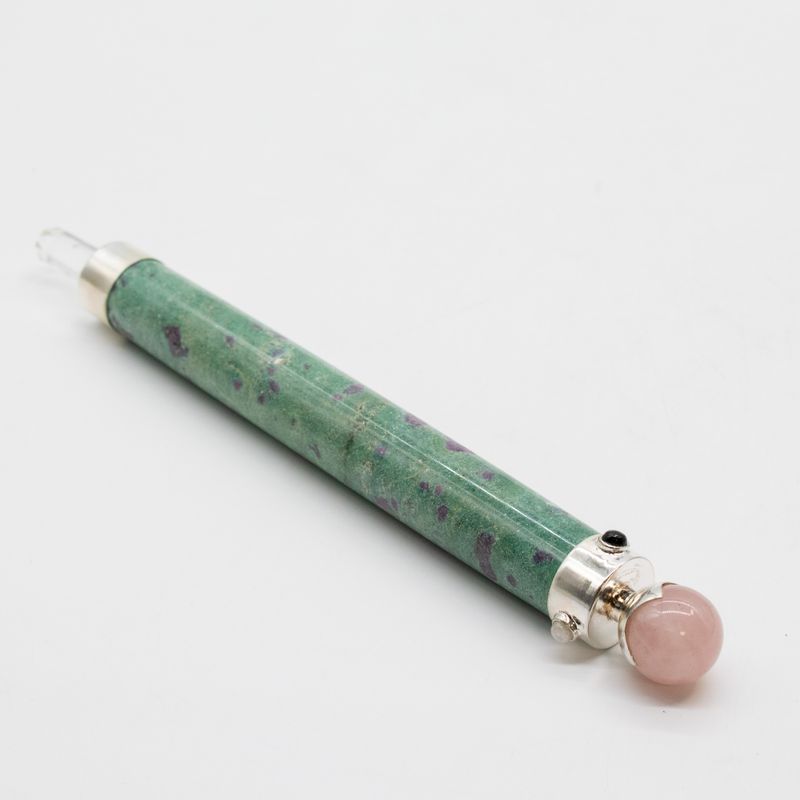Grüner Herzstab - Rubin-Fuchsit Rosenquarz Kristallkugel an der Spitze - 23 cm