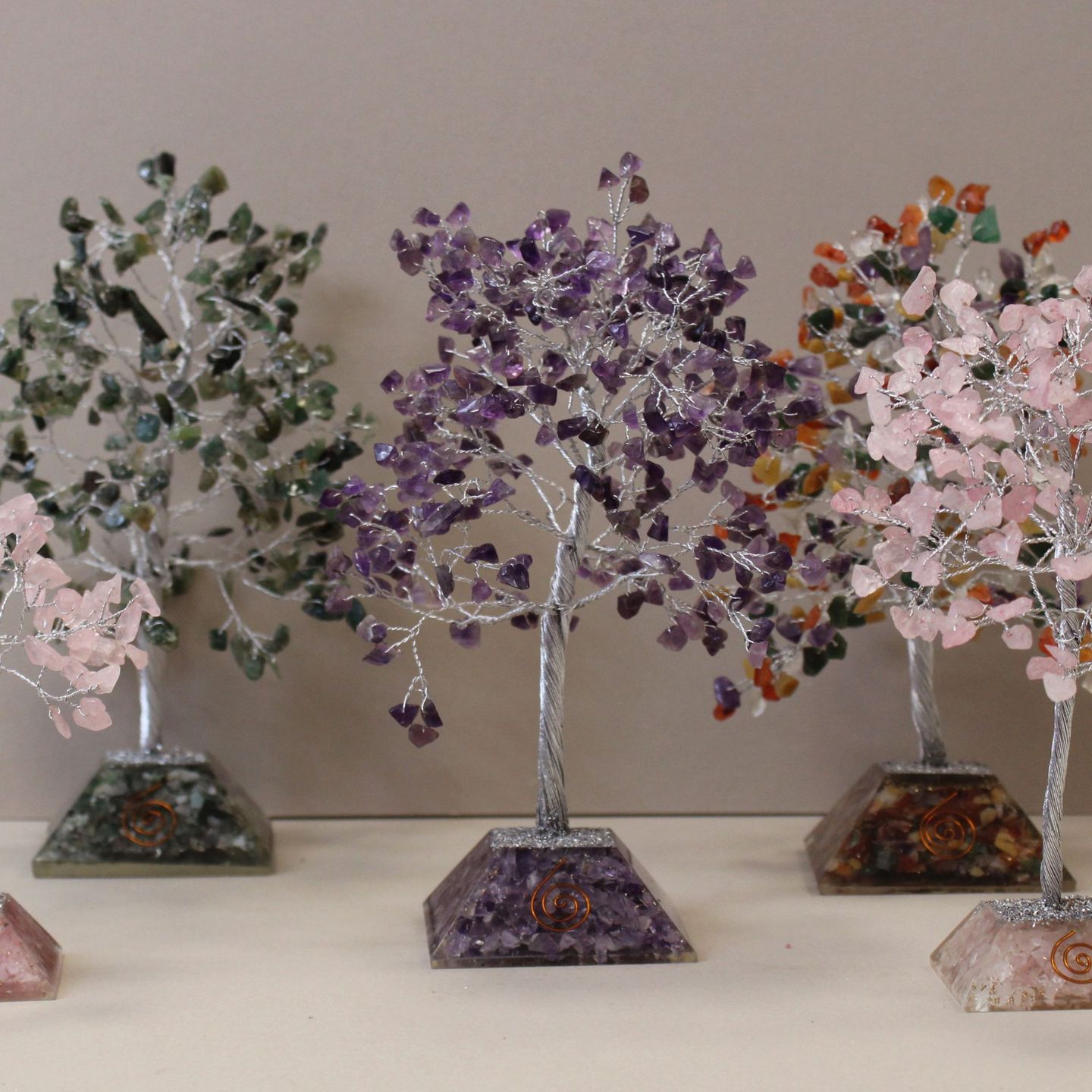 Edelsteinbaum mit Orgonitbasis