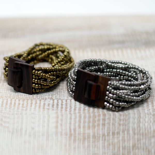 Holzperlenarmbänder und Buddha-Armbänder
