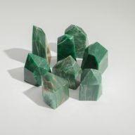 Edelsteinspitzen in großen Mengen, ca. 6 cm (0,5 kg) – Indischer Jade (ca. 8 Stück)