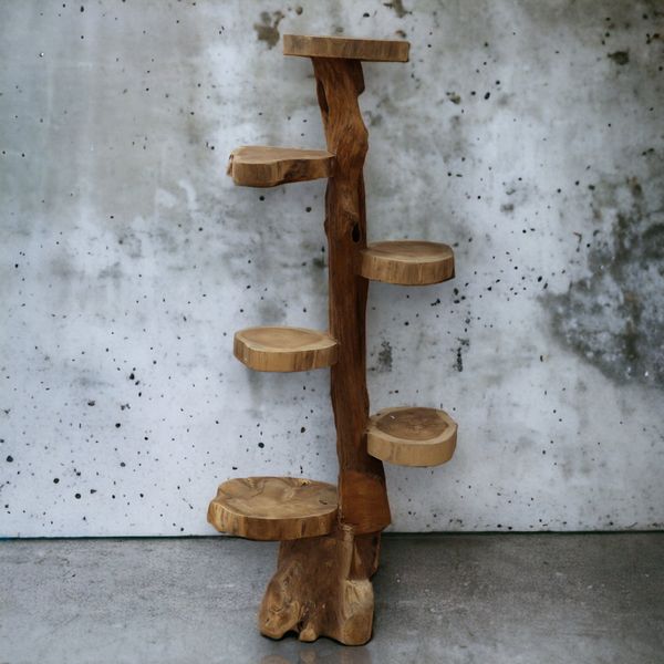Möbel und Displays aus natürlichem Teakholz