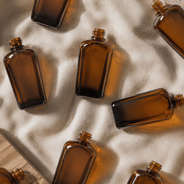 Alchemistenflaschen aus bernsteinfarbenem Glas