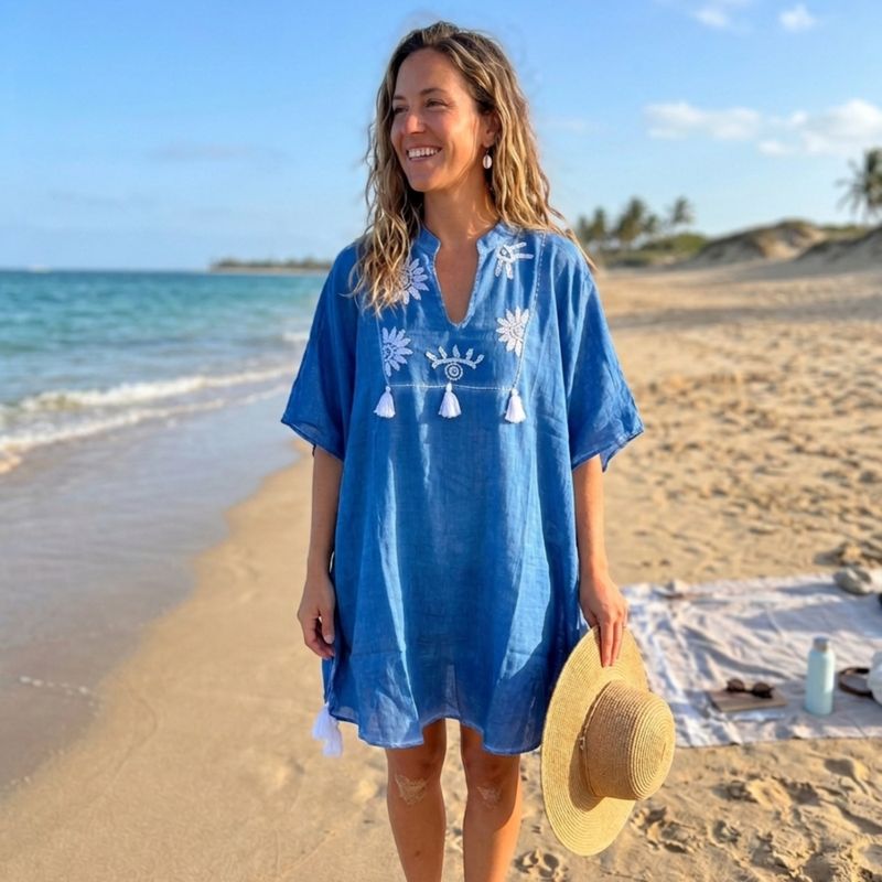 Nomad Sari On the Med Collection - Kaftan - Blau mit cremefarbener Stickerei und Quasten