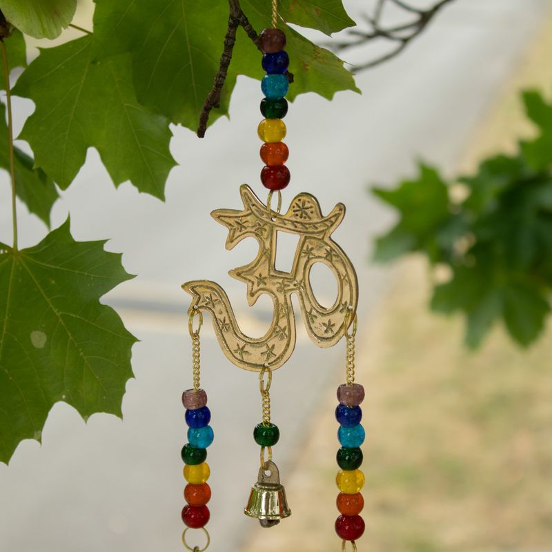 Indische Glocken - Messing-Om mit Chakra-Perlen - 7 Glocken - 9,5x32cm