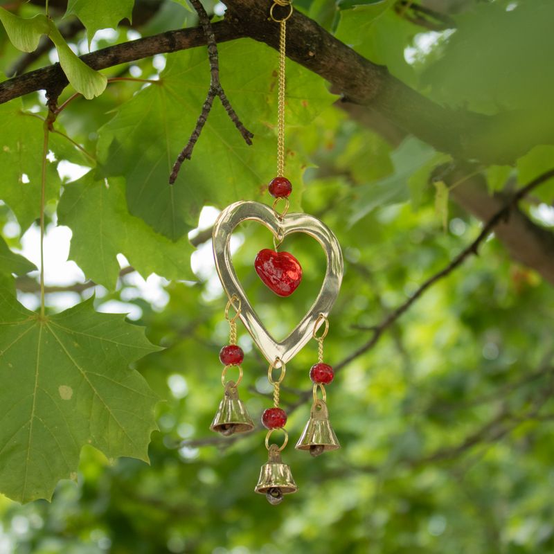 Indische Glocken - Messing mit rubinroten Glasherzperlen - 3 Glöckchen - 6,5 x 24 cm