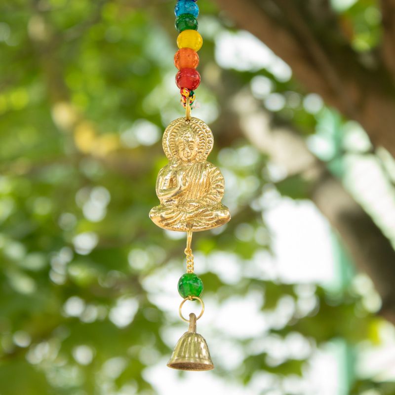 Indische Glocken – Buddha aus Messing mit Chakra-Perlen – Glocken an Schnur – 53 cm