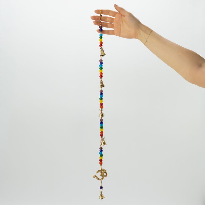 Indische Windspiele - Messing-OM mit Chakra-Perlen-Glockenketten - 53 cm