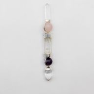 Achse der Gnade Zauberstab - Amethyst- und Rosenquarz-Kugeln, Quarzstiel - 12 cm